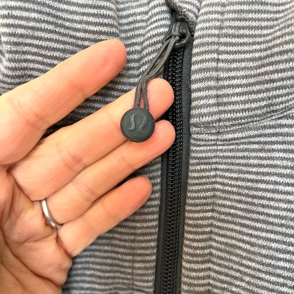 Lululemon gray stripe full zip scuba women’s size 12 - Picture 3 of 5